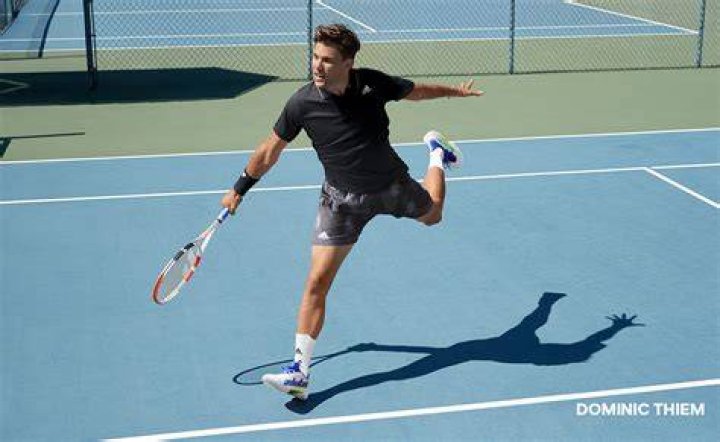 What do tennis players look for when they look at the balls?
