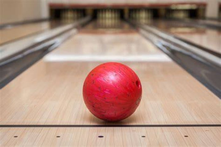 What do the red dots mean in bowling?
