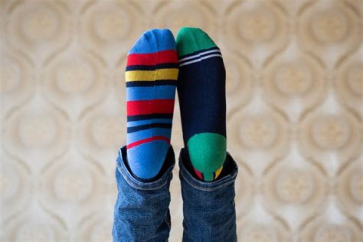 What do they say about people who wear mismatched socks?