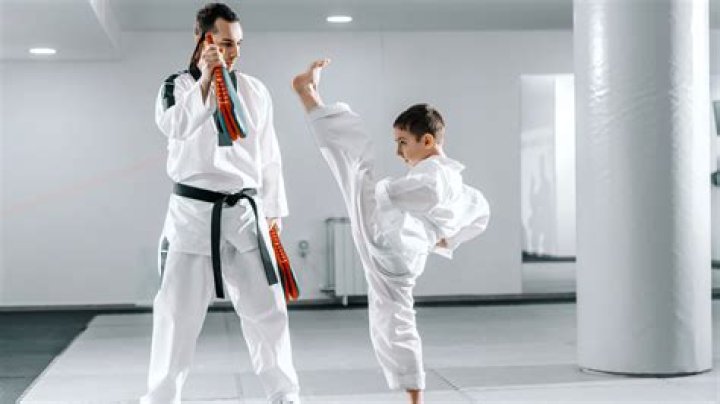 What do you say at the beginning of a Taekwondo class?