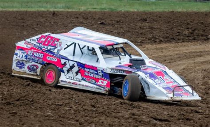 What do you wear to a dirt track race?