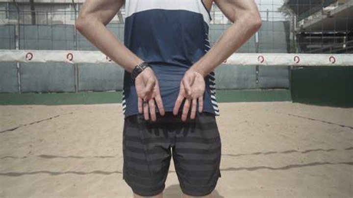 What does 4 fingers mean in volleyball?
