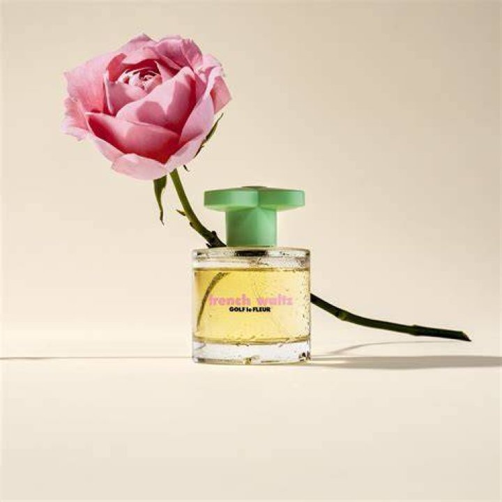 What does golf Le Fleur smell like?