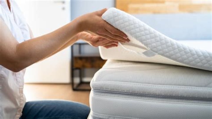 What does it mean when your mattress is yellow?