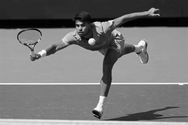 What does lob mean in tennis?