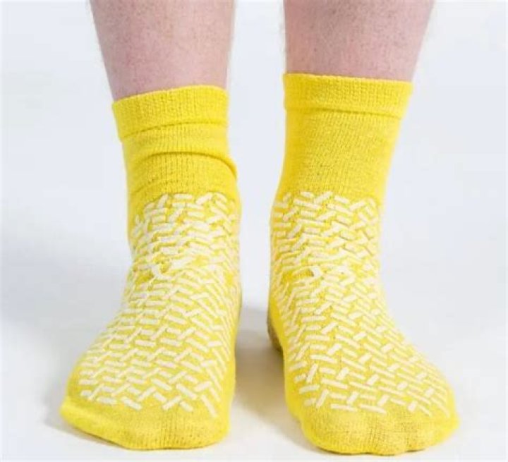 What does wearing yellow socks mean?