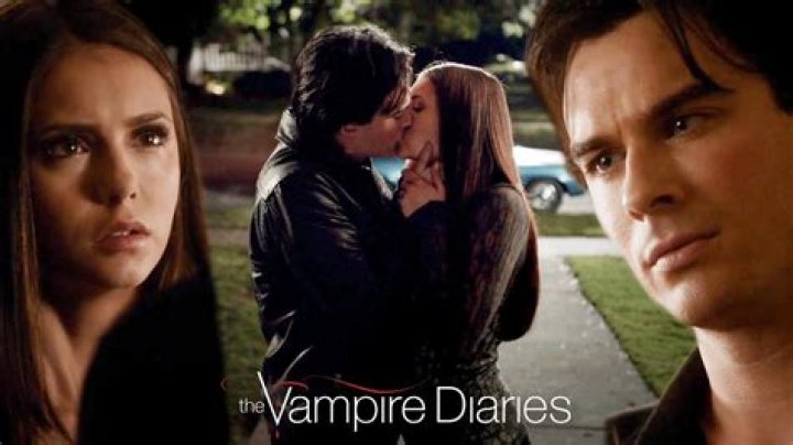 What episode does Elena told Damon she's pregnant?