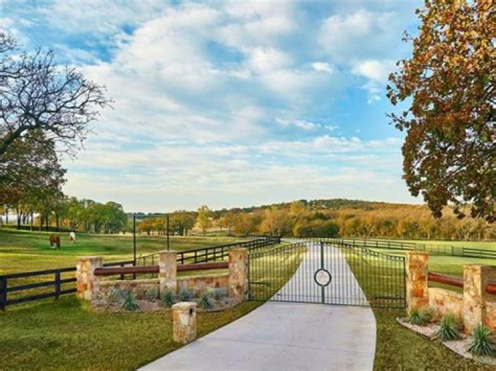 What famous person owns a ranch in Texas?