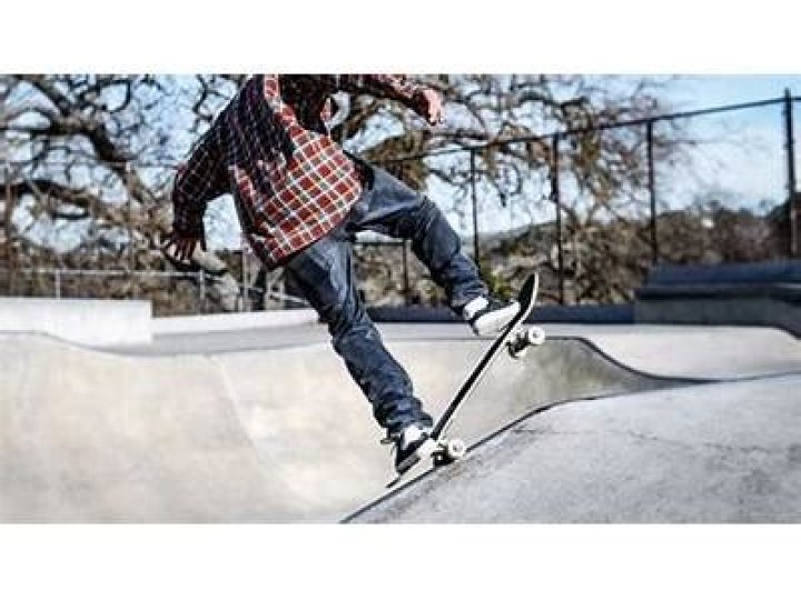 What fitness component is skateboarding?