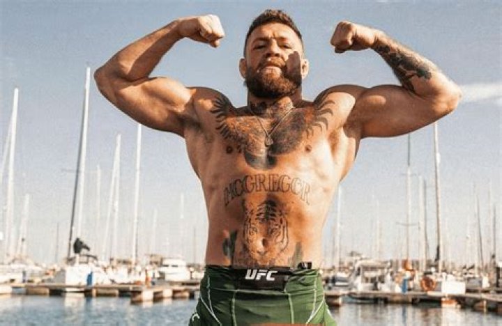 What gloves does Conor McGregor use?