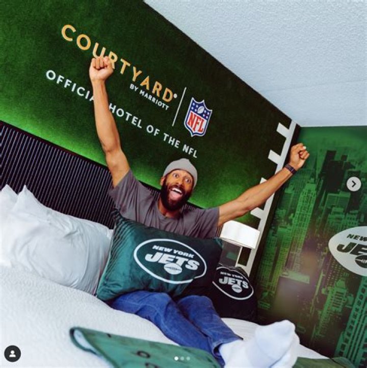 What hotel do NFL players stay in Vegas?