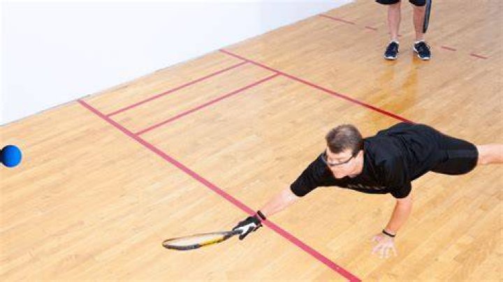 What is a splat shot in racquetball?
