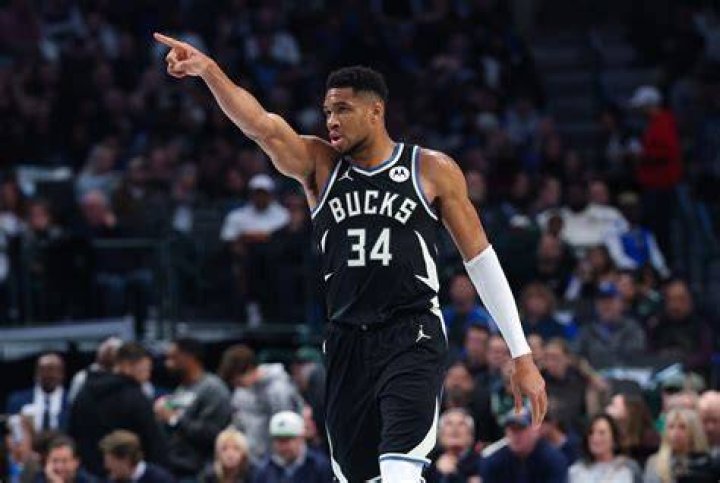 What is Giannis Antetokounmpo overall in 2K22?