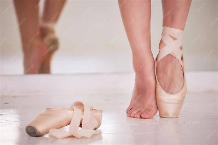 What is it called when ballerinas spin?