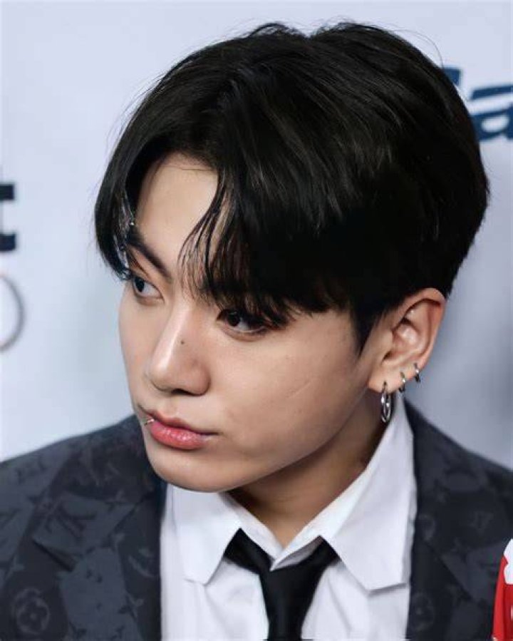 What is Jungkook's hair color 2021?