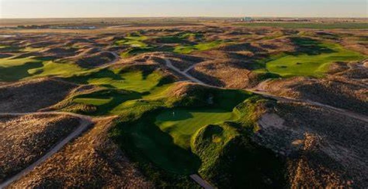 What is oldest golf course in the world?