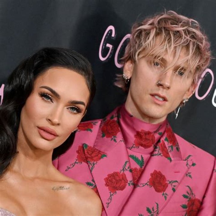 What is the age difference between Megan Fox and Machine Gun Kelly?