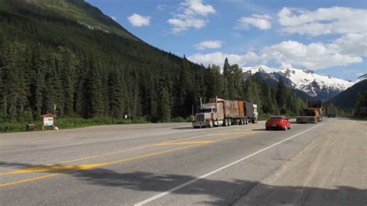 What is the age limit for truck driver in Canada?