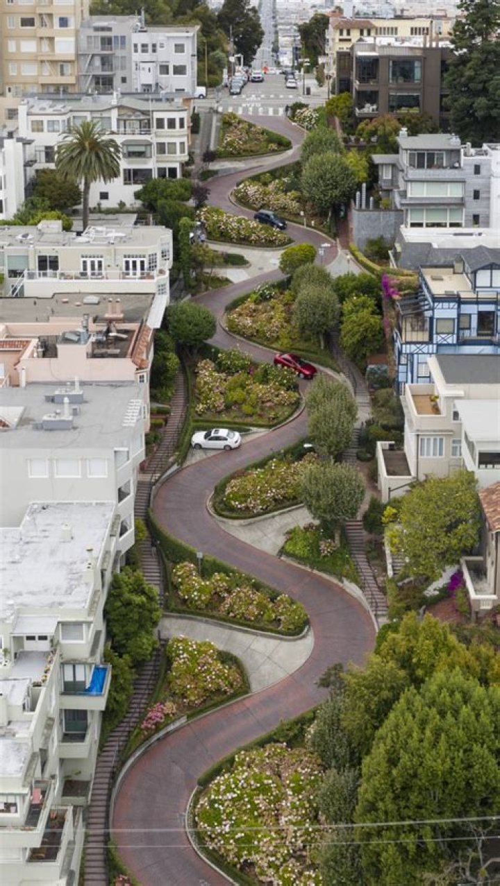 What is the curviest street in the world?