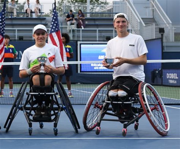 What is the difference between wheelchair and quad tennis?