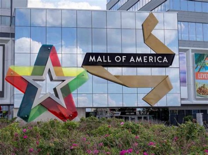 What is the first mall in America?