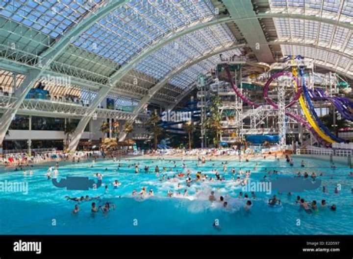 What is the largest mall in Canada?