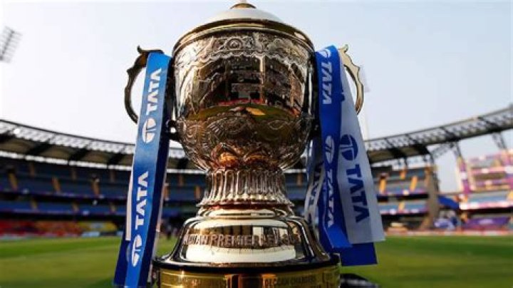 What is written on vivo IPL Cup?