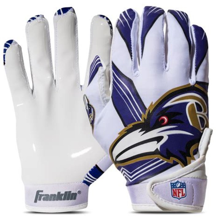 What NFL players use cutters gloves?