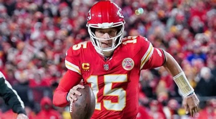What Oakleys does Patrick Mahomes?