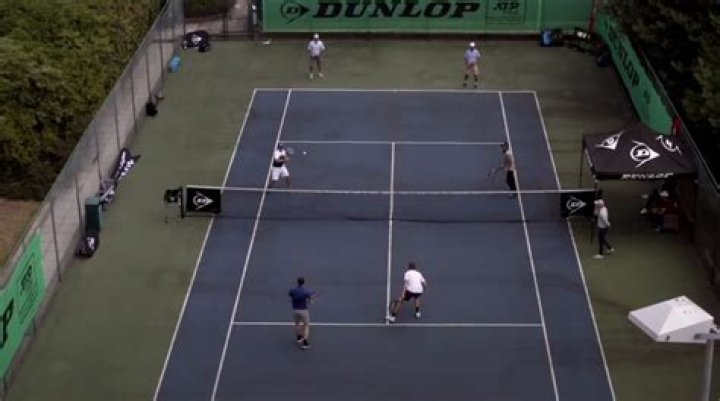 What pays better golf or tennis?