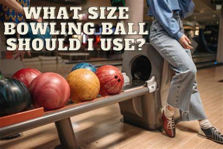 What pound ball do professional bowlers use?