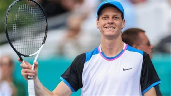 What racquet did Michael Chang use?