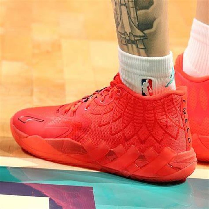 What shoes does LaMelo ball wear?
