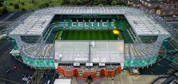 What side of Glasgow is Celtic?