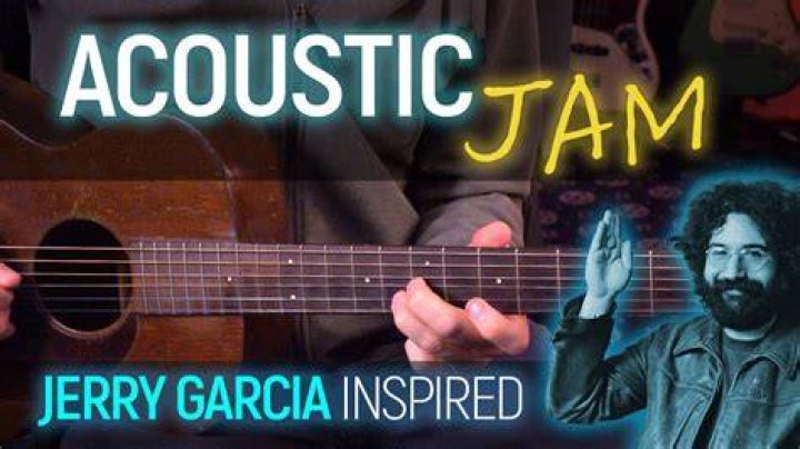 What strings did Jerry Garcia use on acoustic?