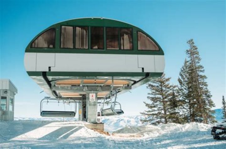 What time do lifts open at Snowbasin?