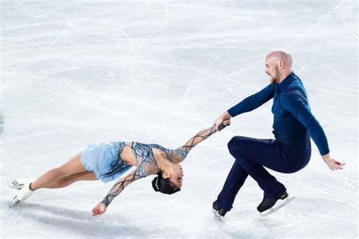 What time is the pairs skating final?