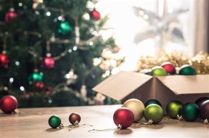 When should Christmas decorations come down 2022?