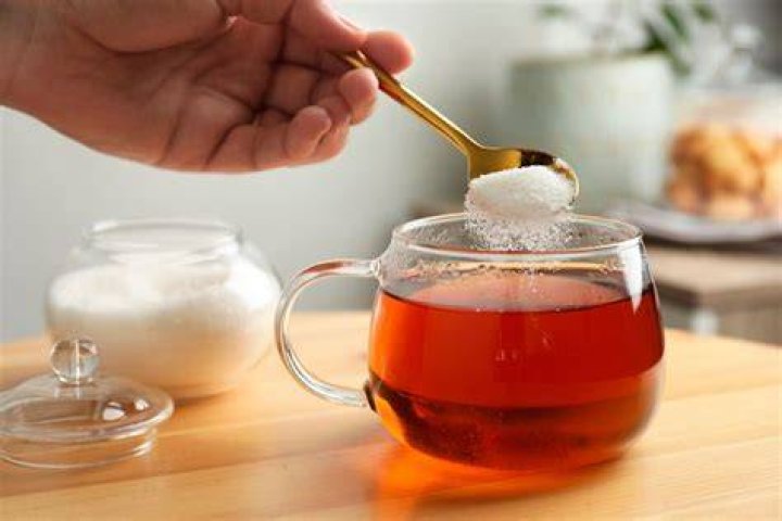 When should you put sugar in tea?