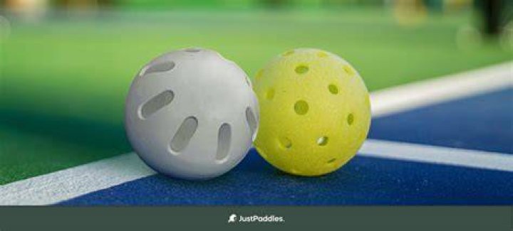 When you do change sides on the same team in pickleball?