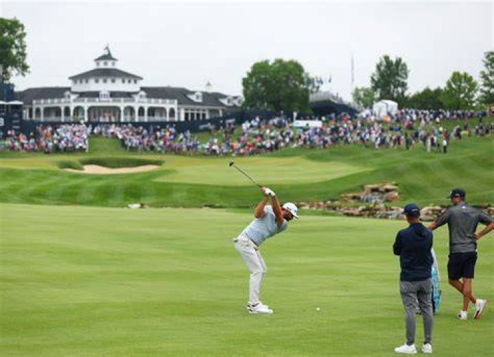 Where do LPGA golfers tee off from?