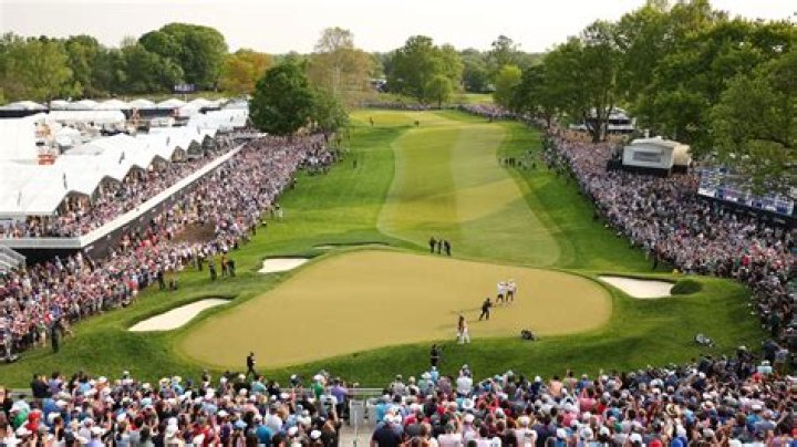 Where do PGA Tour players stay during tournaments?