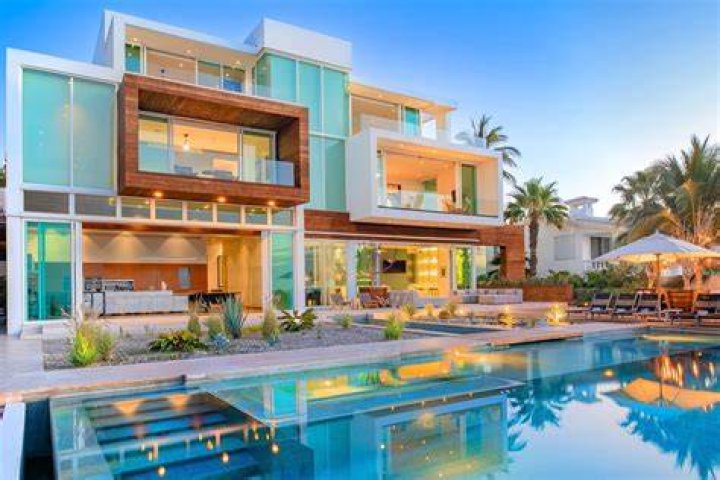 Where do rich live in Mexico?