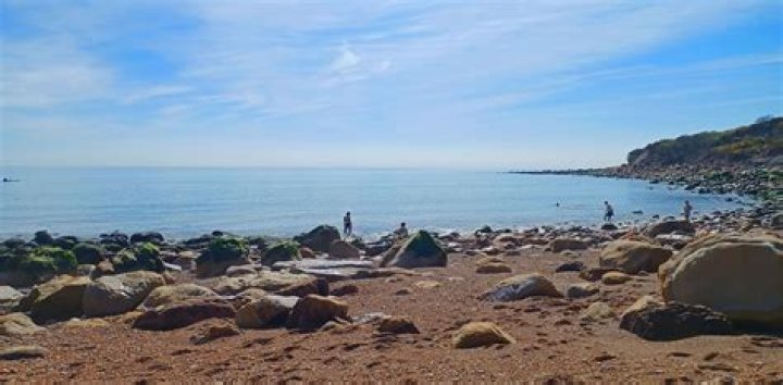 Where is Fairlight Beach?