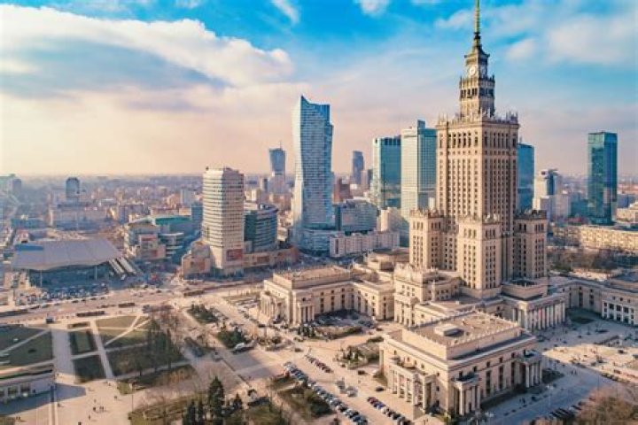 Which city is better Krakow or Warsaw?