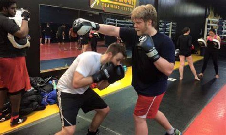 Which is better boxing or kickboxing?