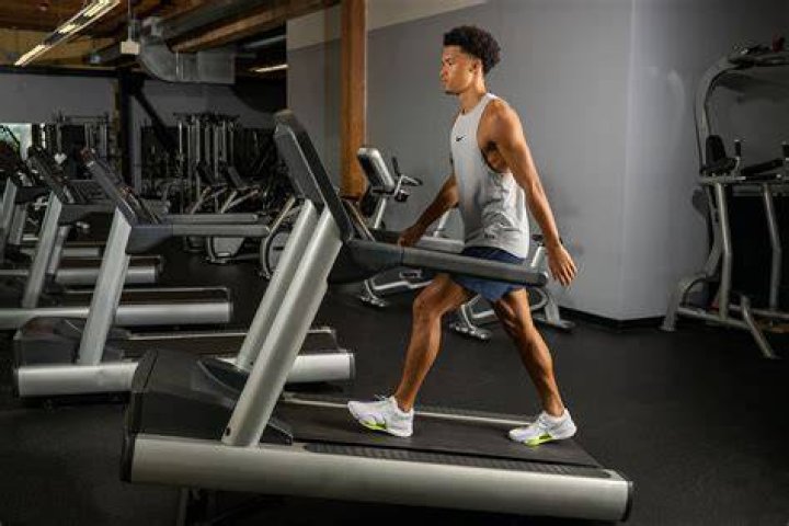 Which is better for toning legs treadmill or elliptical?