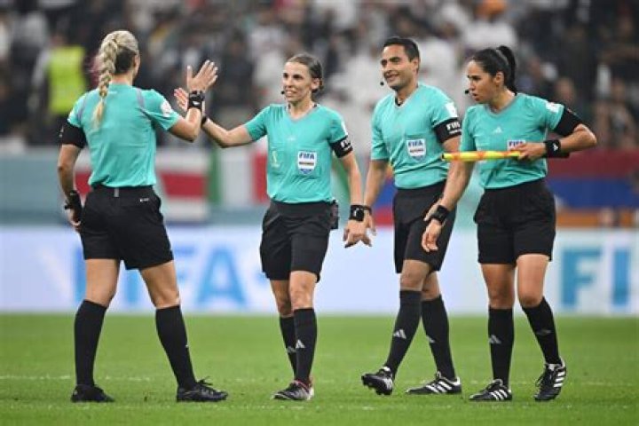Who among the officials are important in conducting volleyball?