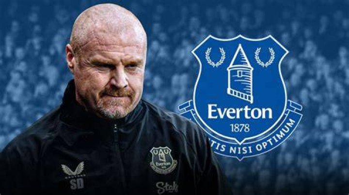 Who are the directors of Everton FC?
