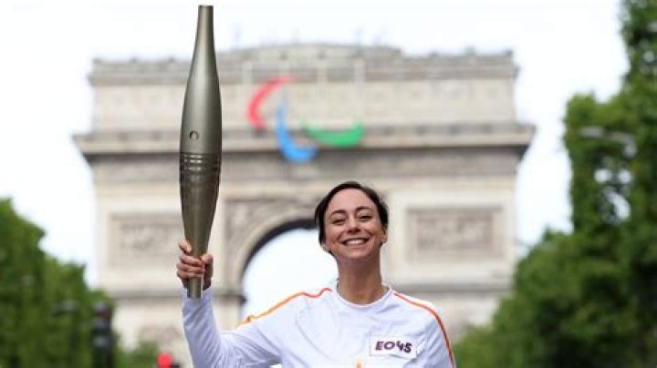 Who carried torch in Beijing Olympics?